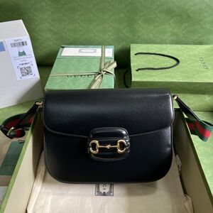 Gucci Horsebit Shoulder Bag in Black